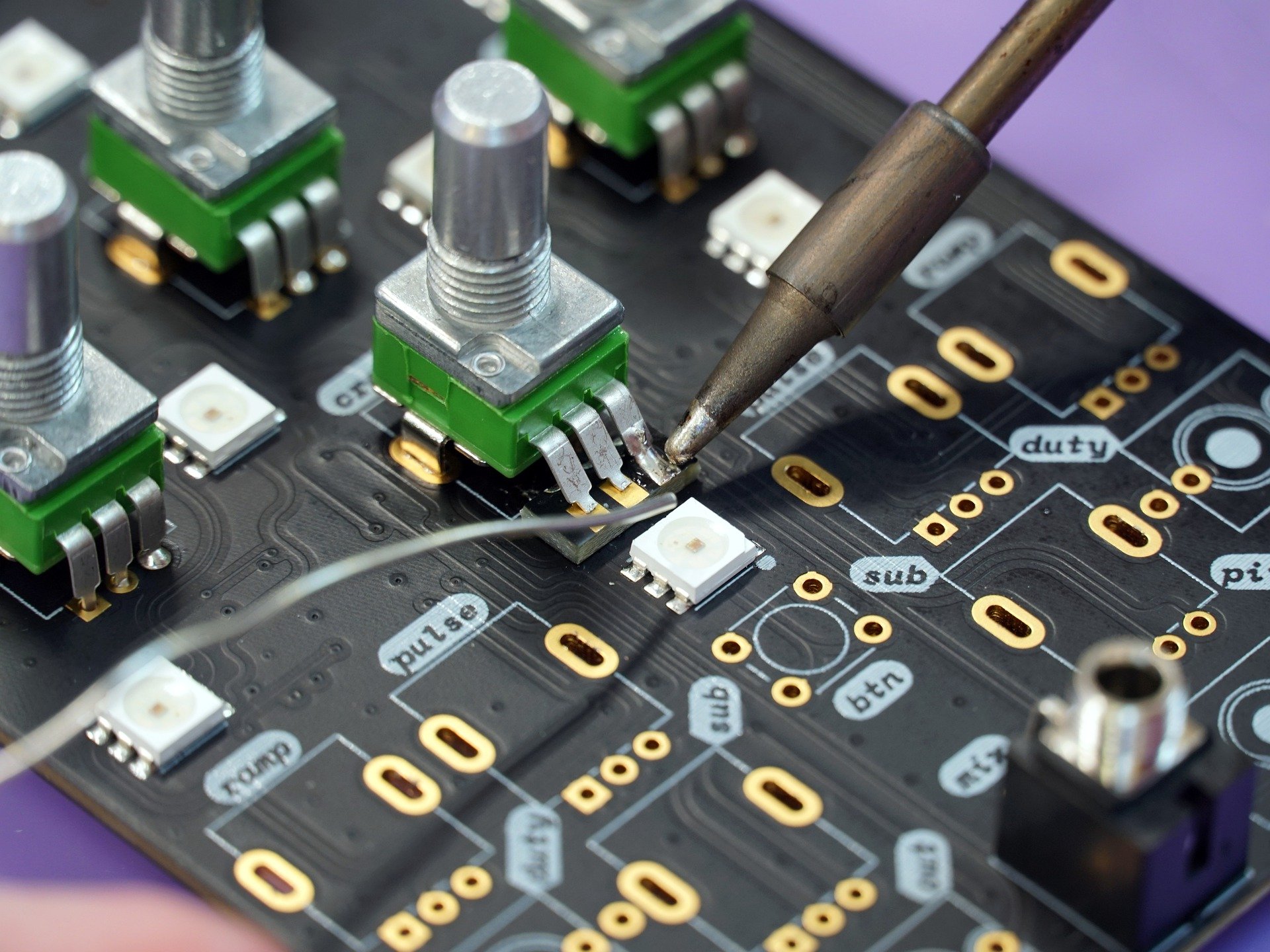 soldering-7897827_1920 soldering-7897827_1920